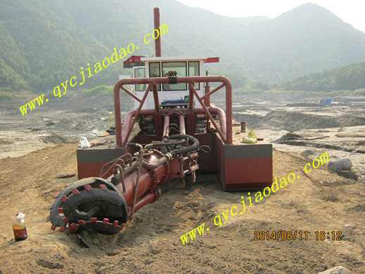 尾矿库回采绞吸式挖泥船